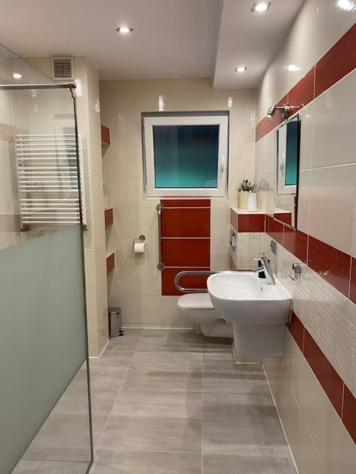 4 Bedroom Family House With Access To A Hot Tub โกจัลโควิเซ-เซดรอย ภายนอก รูปภาพ