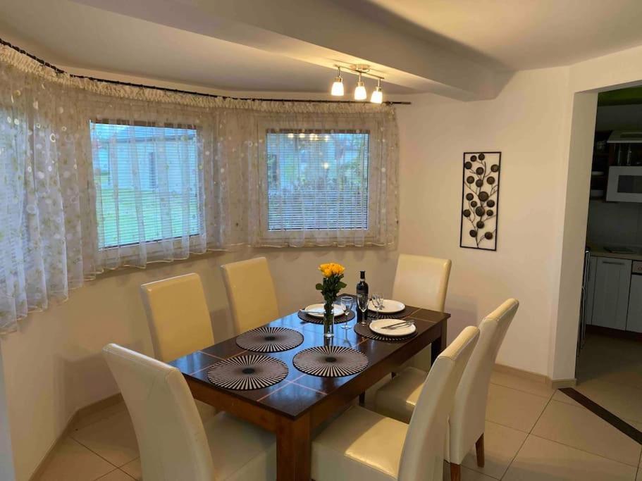 4 Bedroom Family House With Access To A Hot Tub โกจัลโควิเซ-เซดรอย ภายนอก รูปภาพ